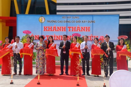 Thứ trưởng Nguyễn Đình Toàn dự lễ khánh thành nhà hiệu bộ Trường Cao đẳng Cơ giới Xây dựng